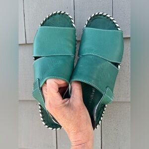 NEW in box Eric Michael Sola green sandals sz 9 lug sole comfy leather Spanish